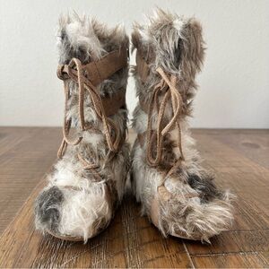 JOYFOLIE ZOE BOOT IN CREAM - Size 8t